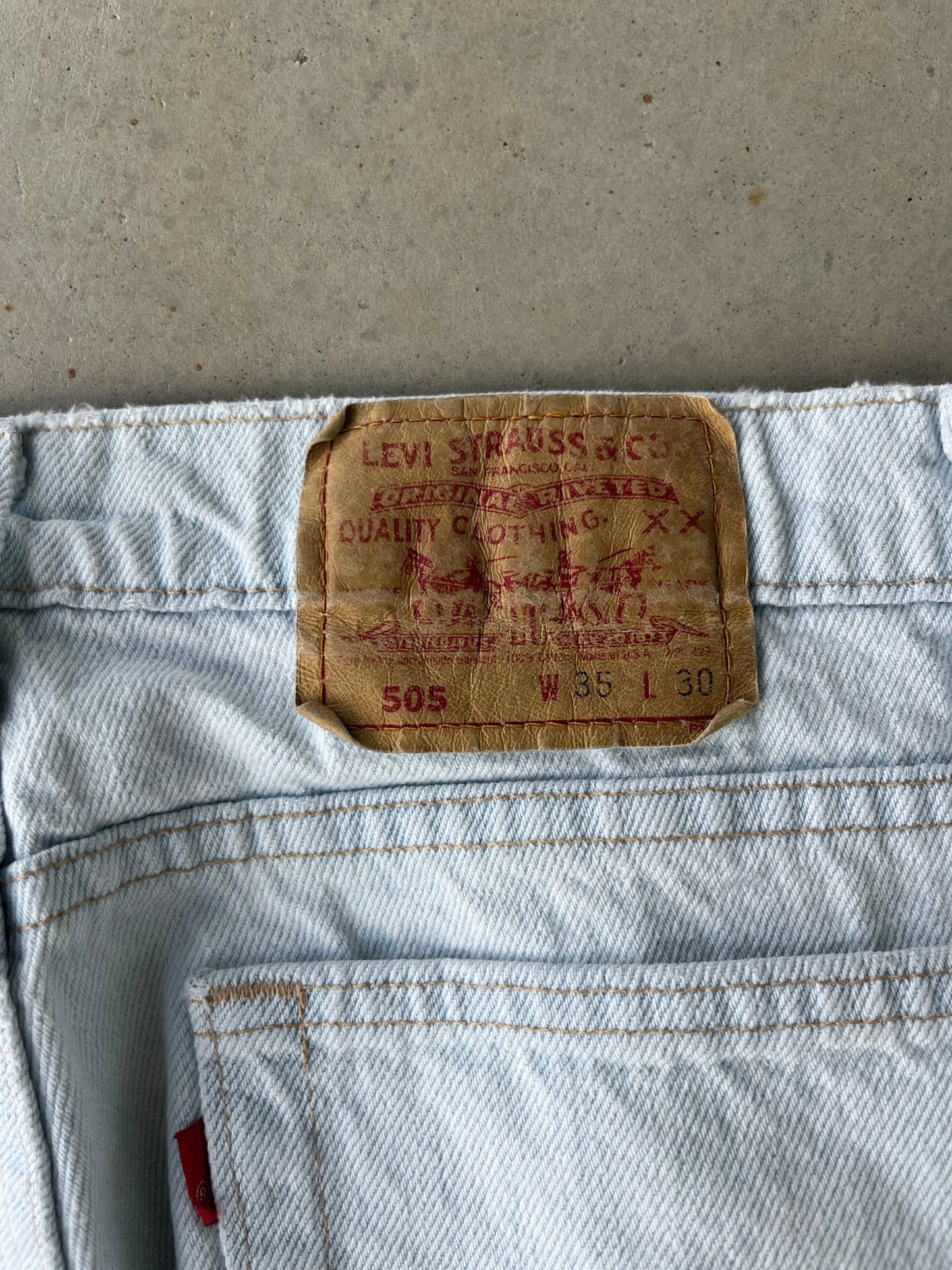 90’s Levi’s 505 Light Wash Jeans [34x30]