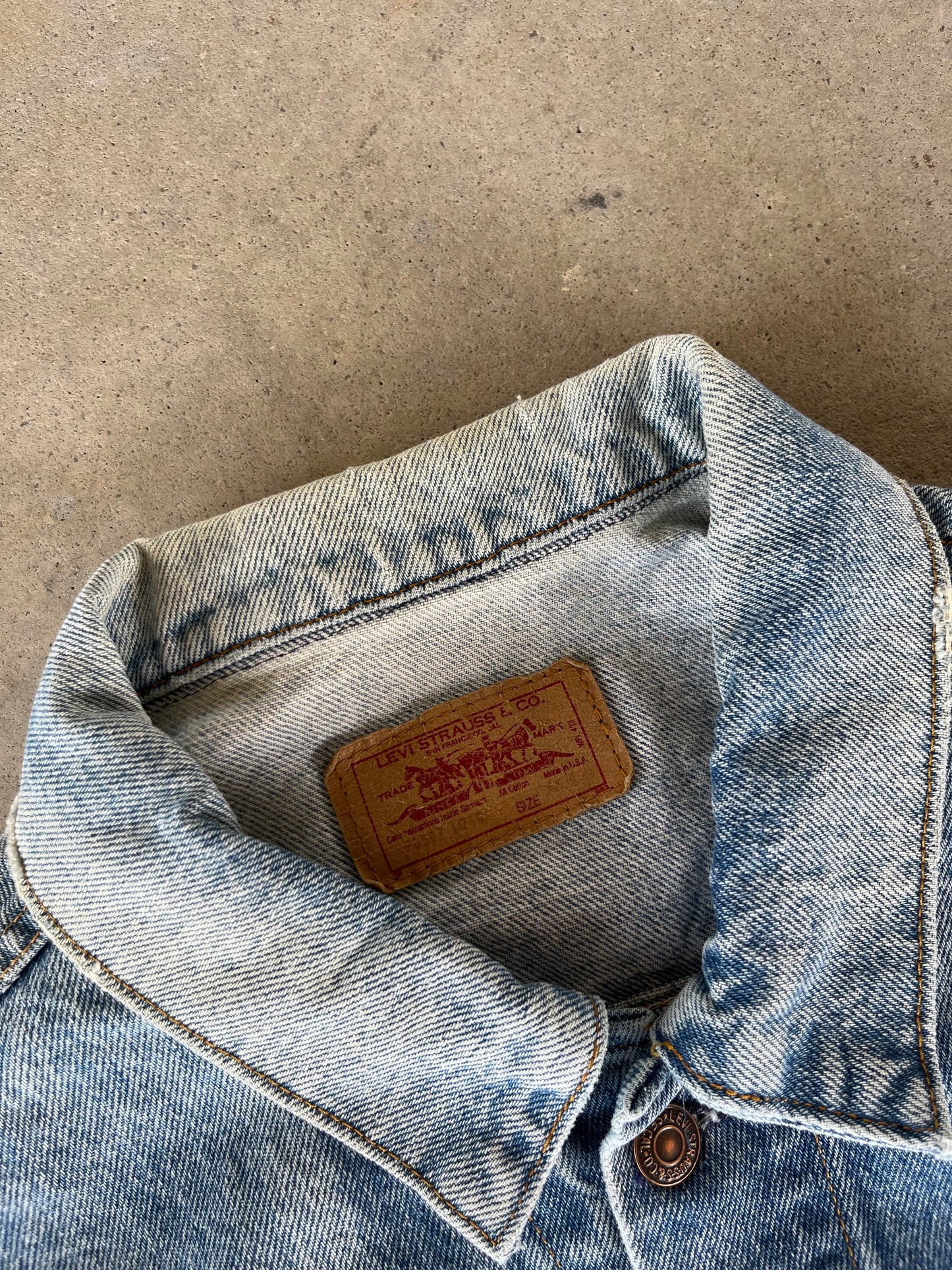 90’s Levi’s Denim Jean Jacket [L]