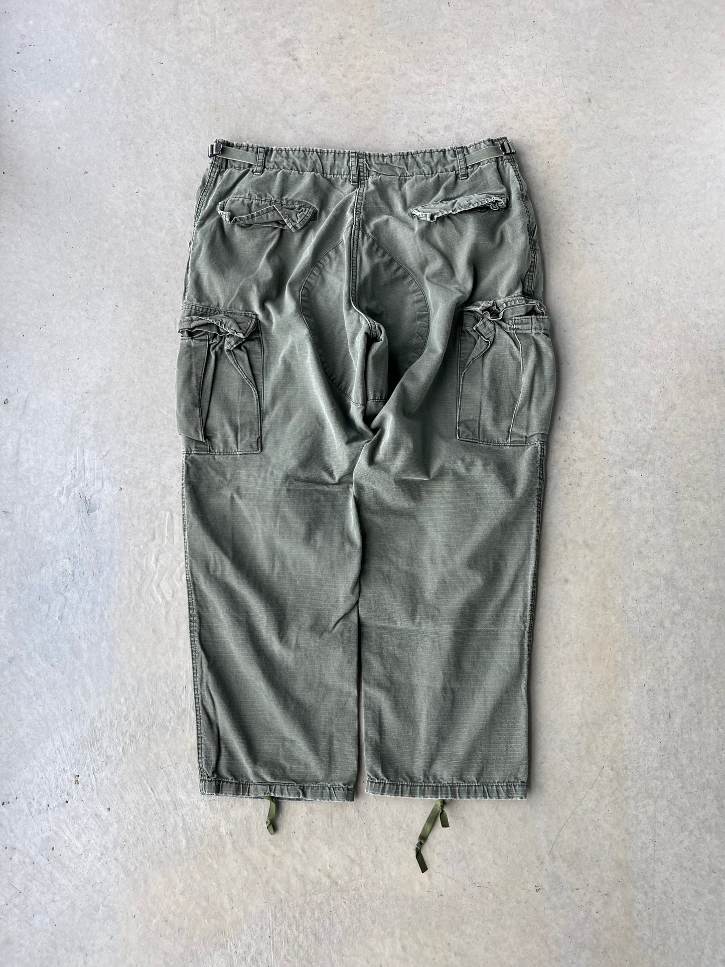 90’s Military Green Army Cargo Pants [36x28]