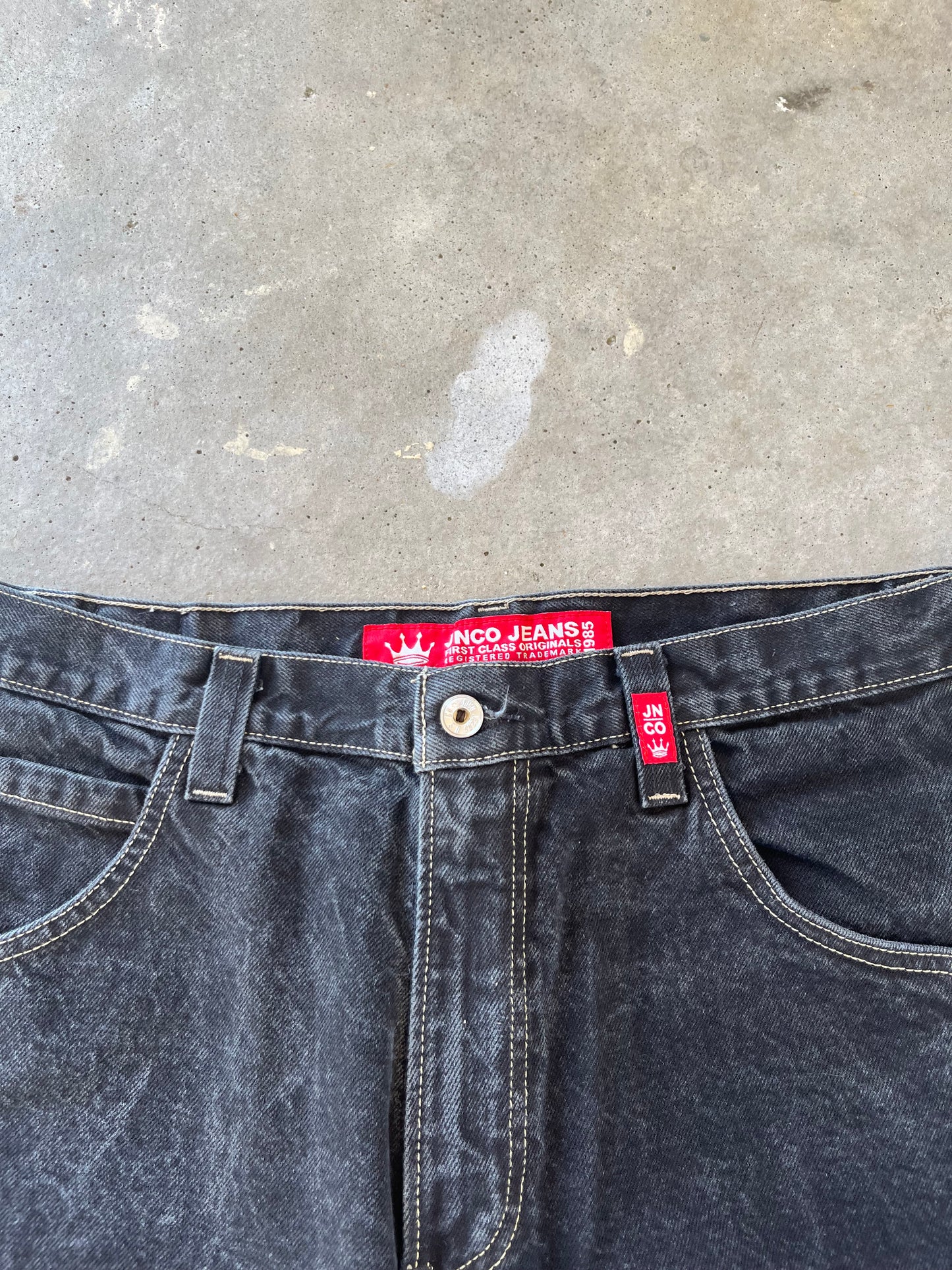 Y2K Black JNCO Bulldog Baggy Shorts [36]