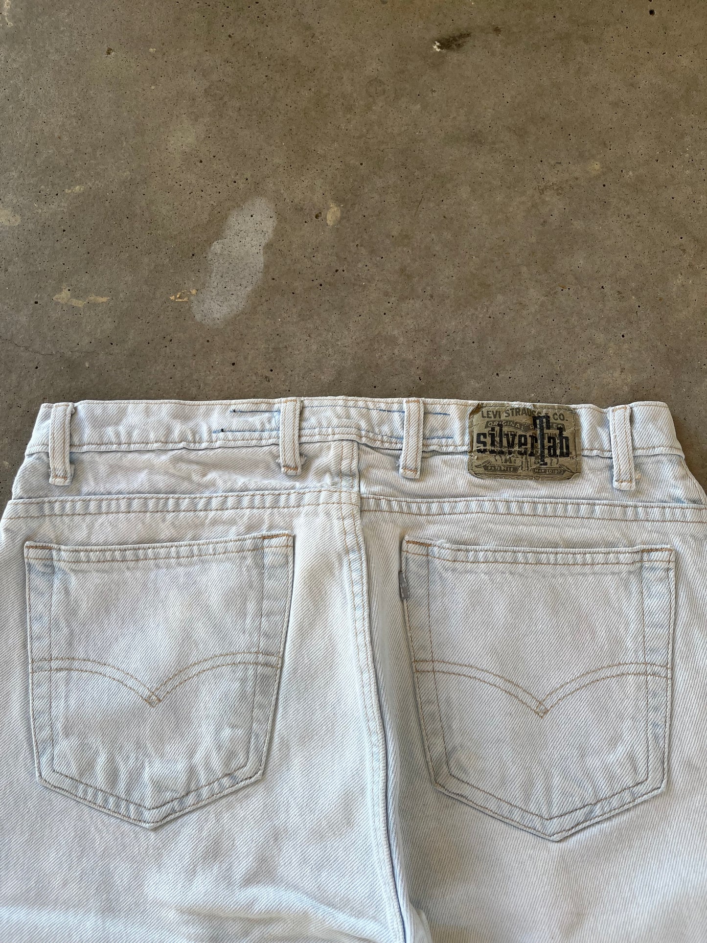 90’s Levi’s Silvertab Loose Fit Shorts [32]