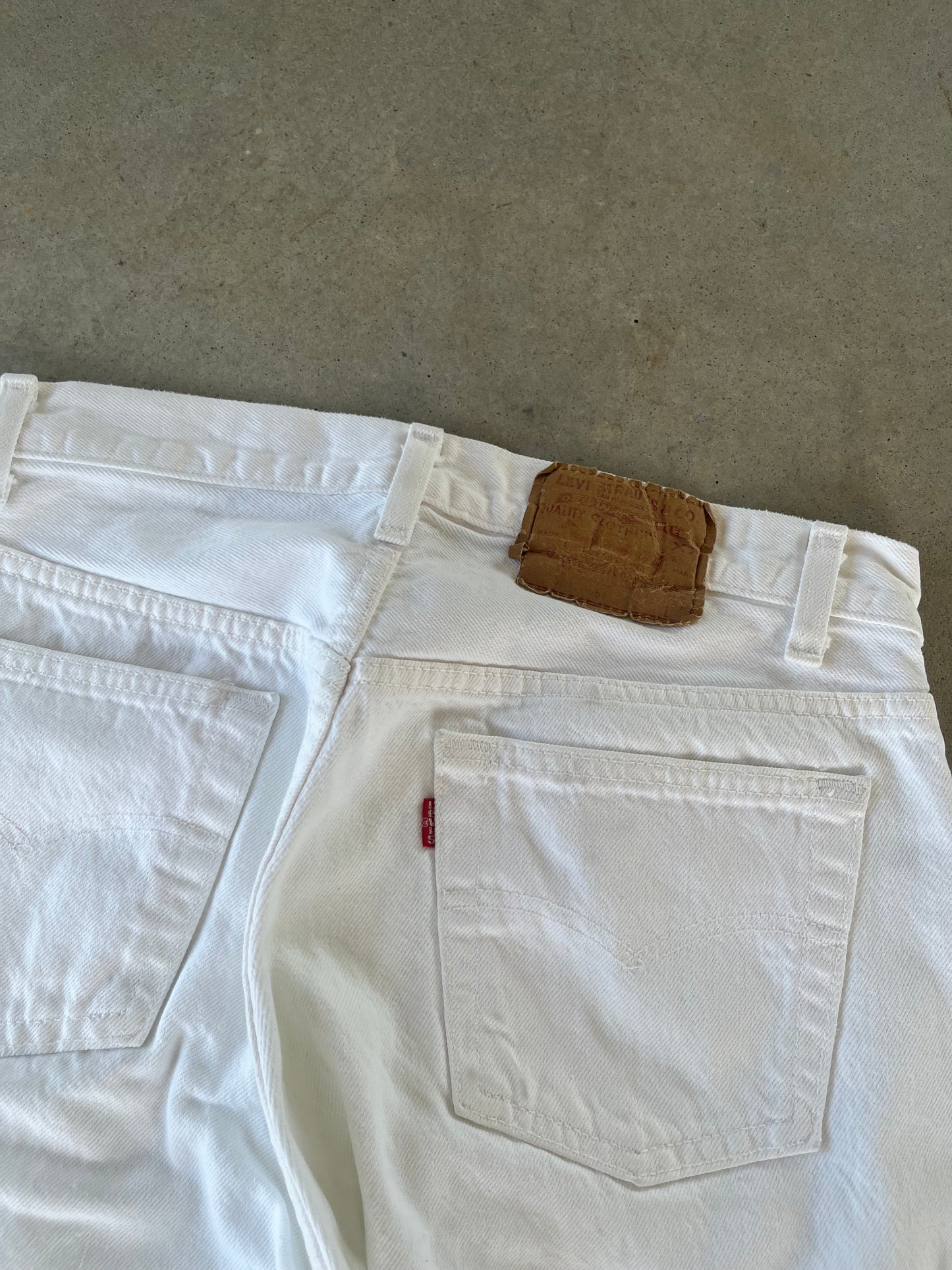 90’s White Levi’s 501 Jeans [30x33]