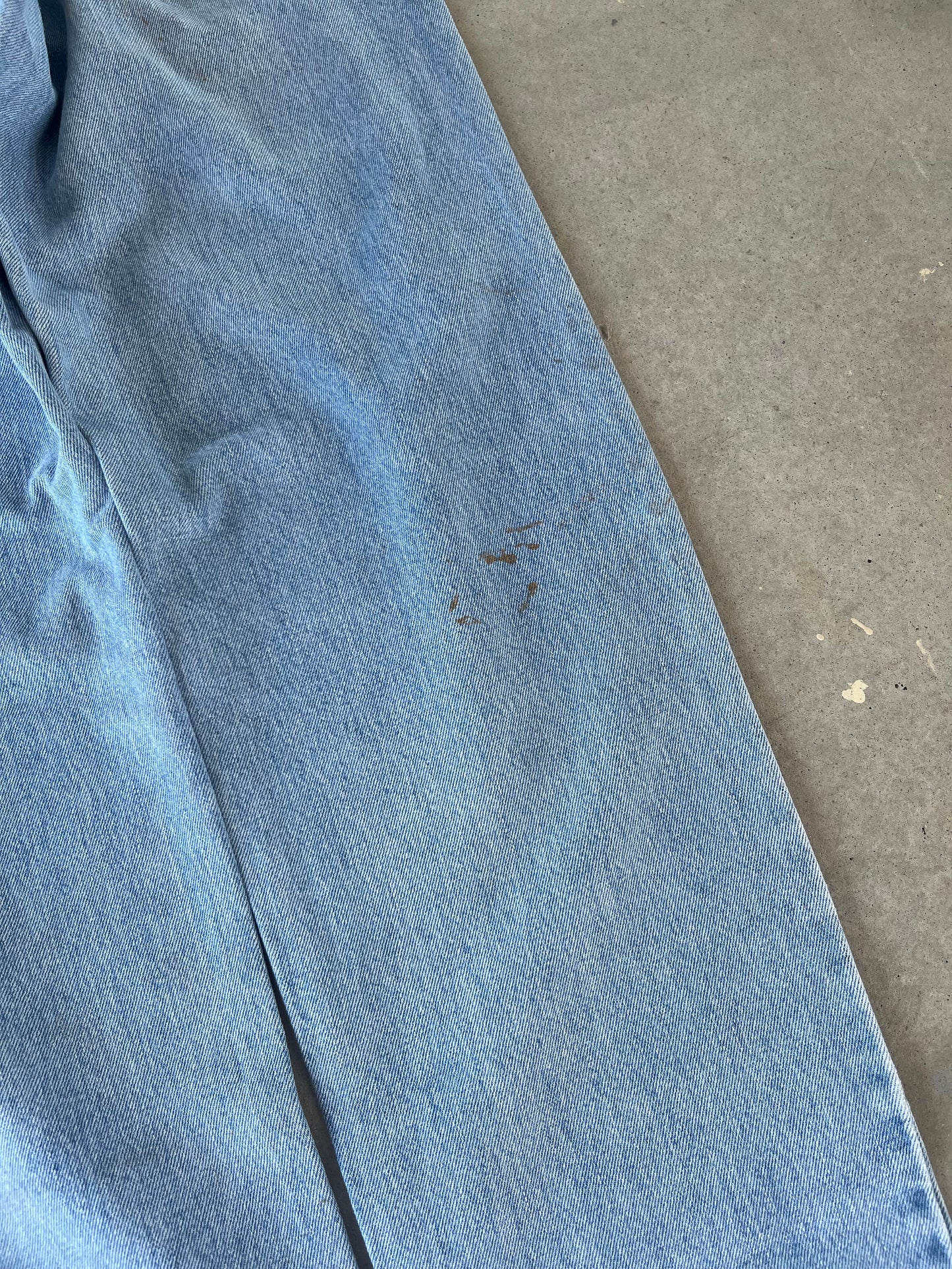 90’s Levi’s 550 Light Wash Jeans [33x33]