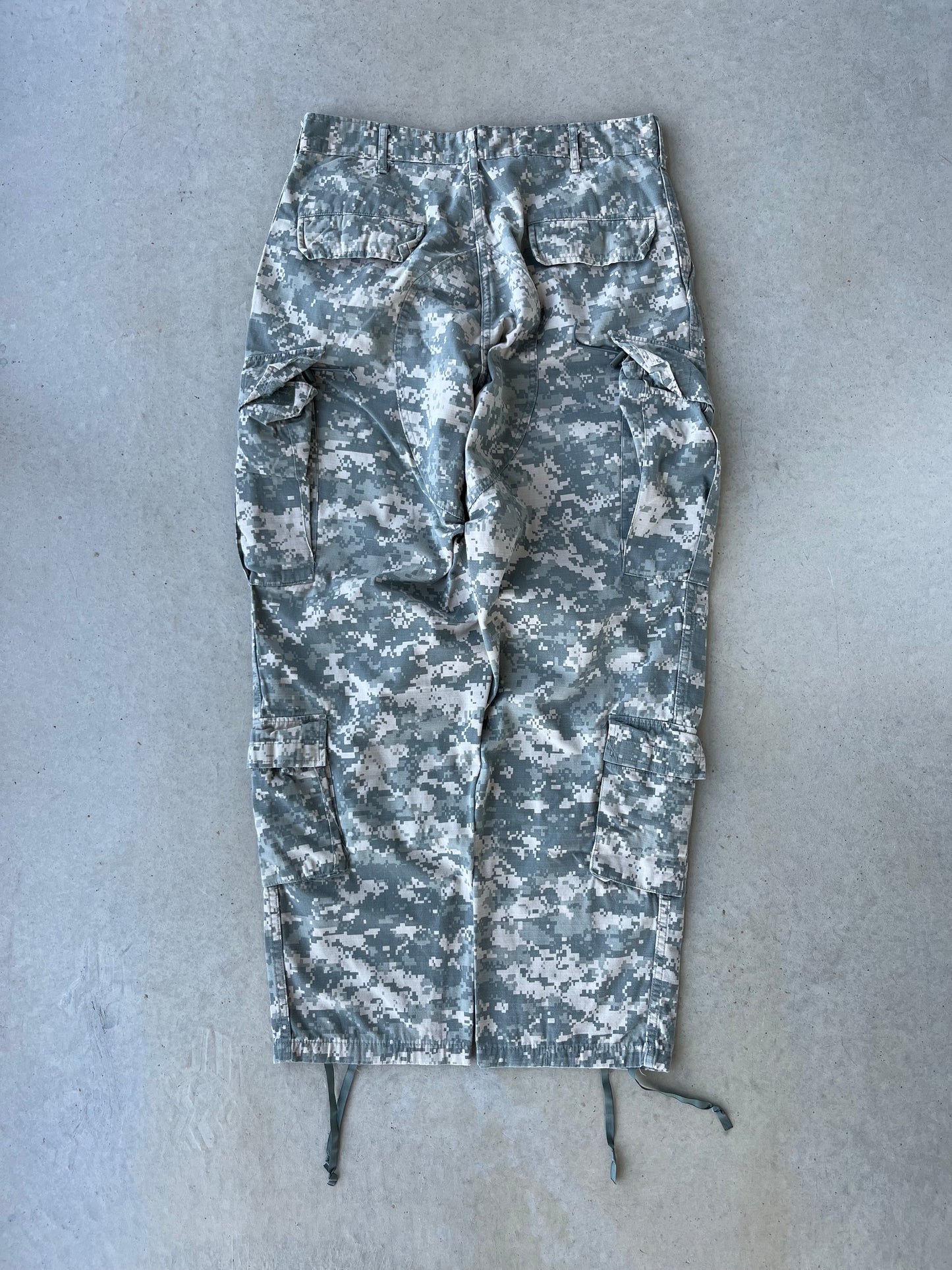 00’s Digital Camo Military Pants [34x33]