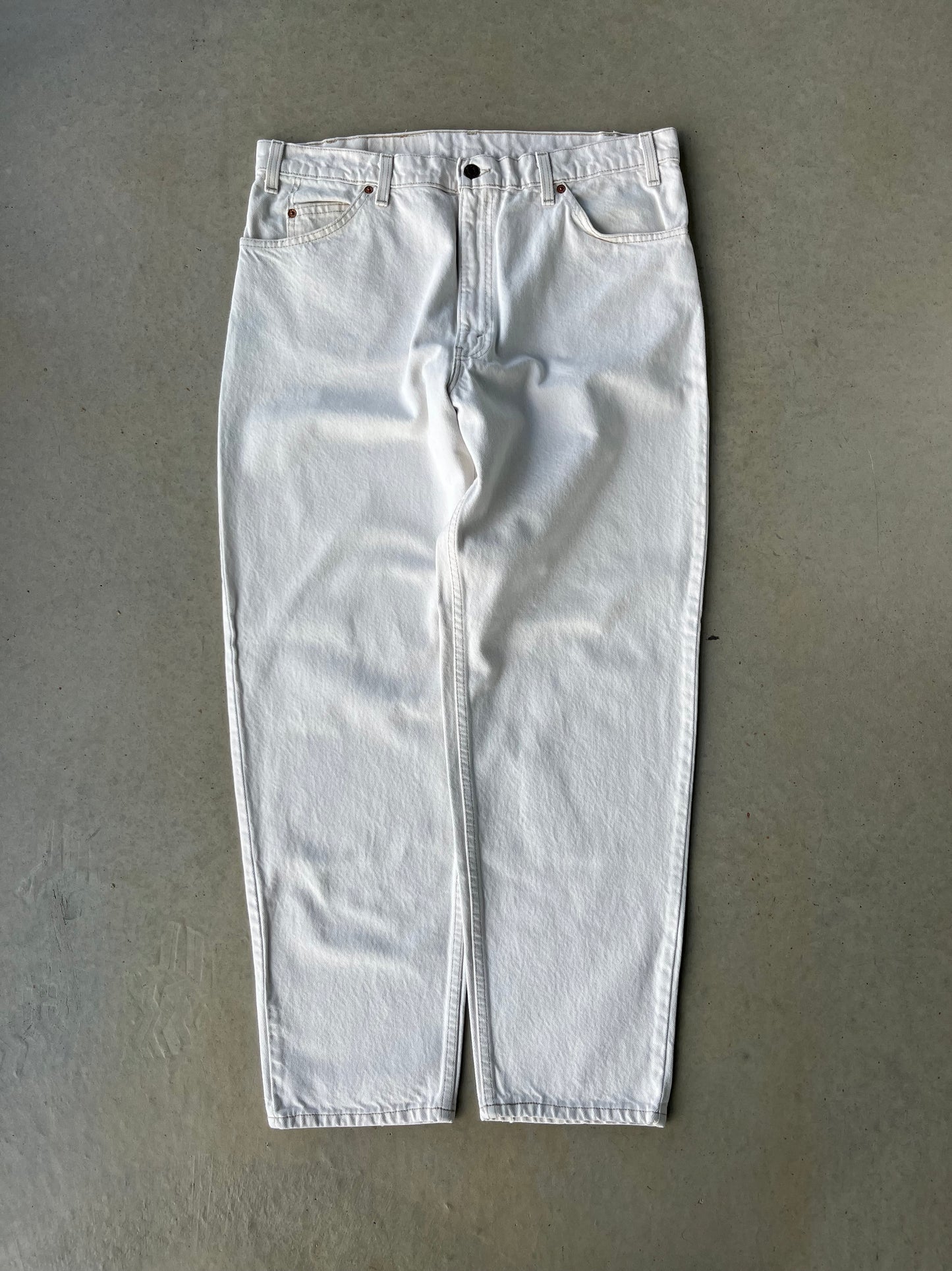 90’s Levi’s 550 White Jeans [37x30]