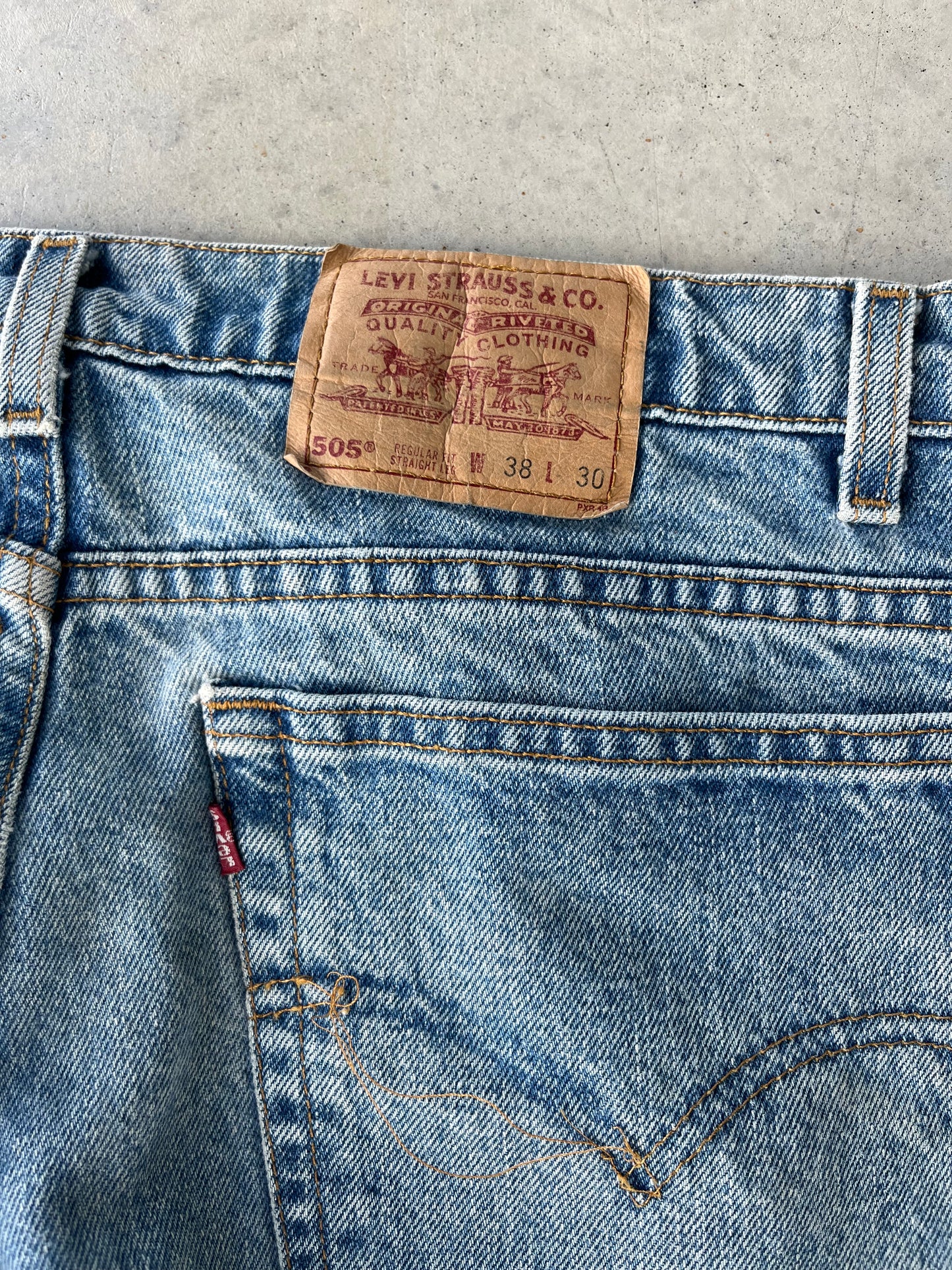 90’s Levi’s 505 Denim Jeans [37x31]