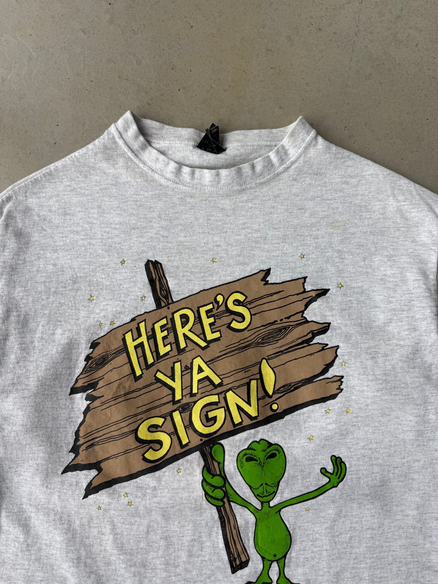 90’s Alien “ Here’s Ya Sign “ T-Shirt [L]