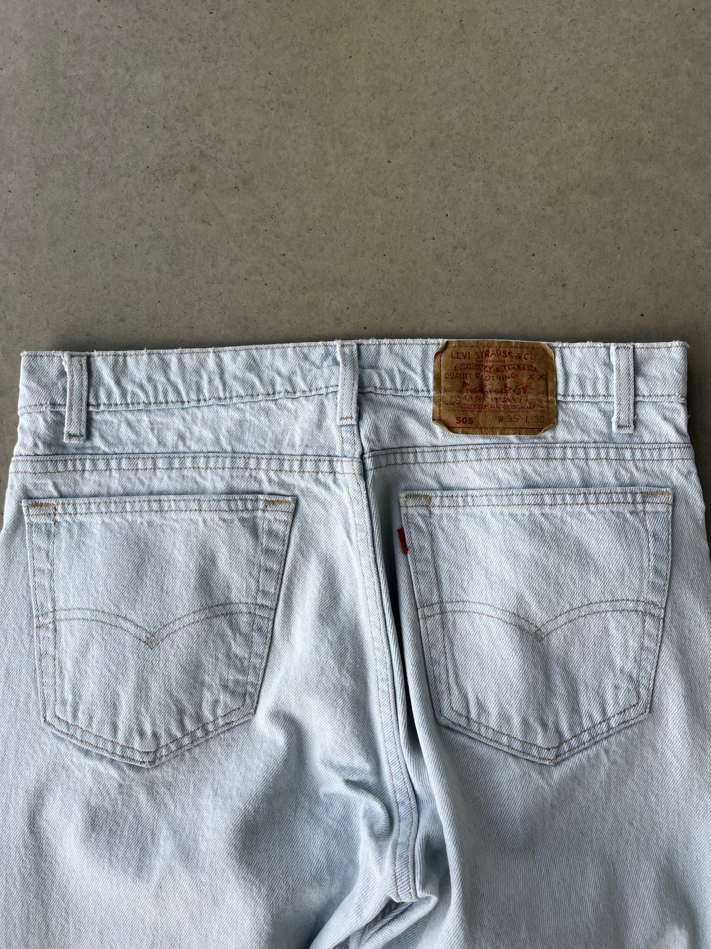 90’s Levi’s 505 Light Wash Jeans [34x30]