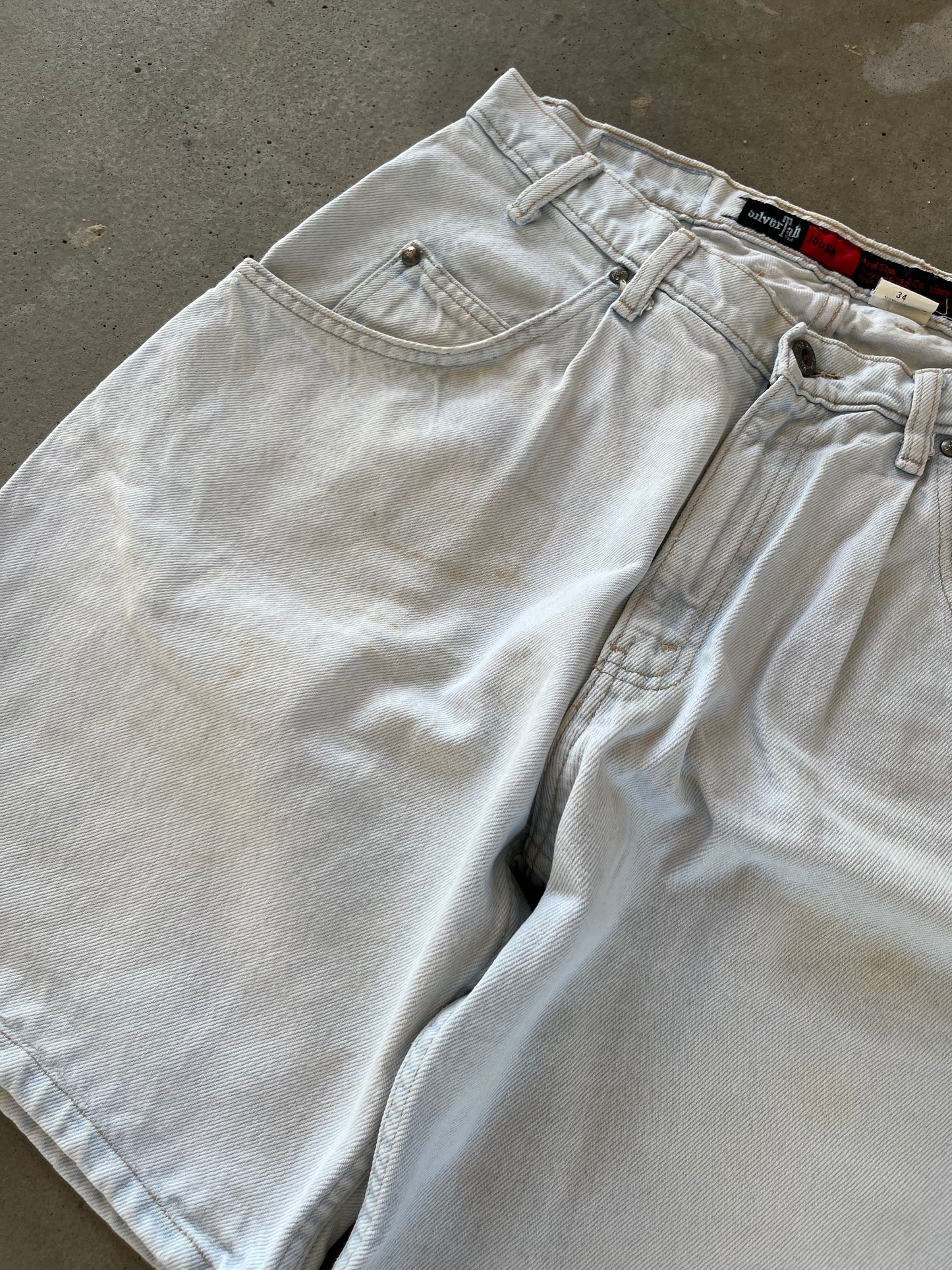 90’s Levi’s Silvertab Loose Fit Shorts [32]