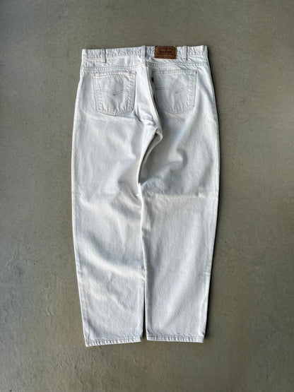 90’s Levi’s 550 White Jeans [37x30]