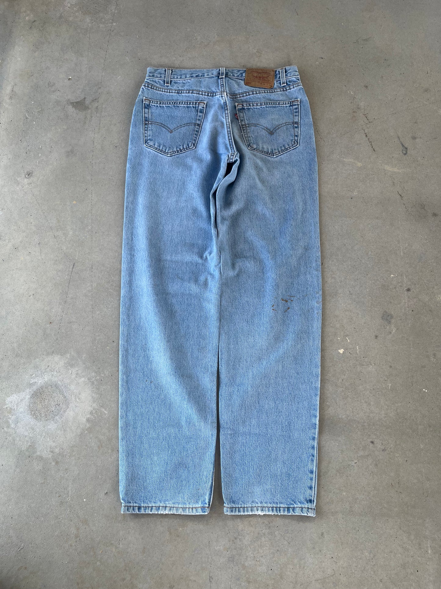 90’s Levi’s 550 Light Wash Jeans [33x33]