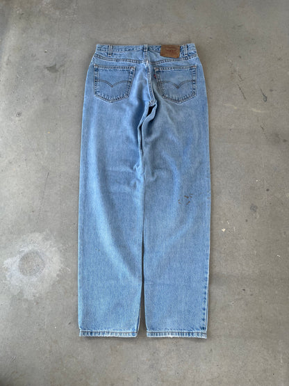 90’s Levi’s 550 Light Wash Jeans [33x33]