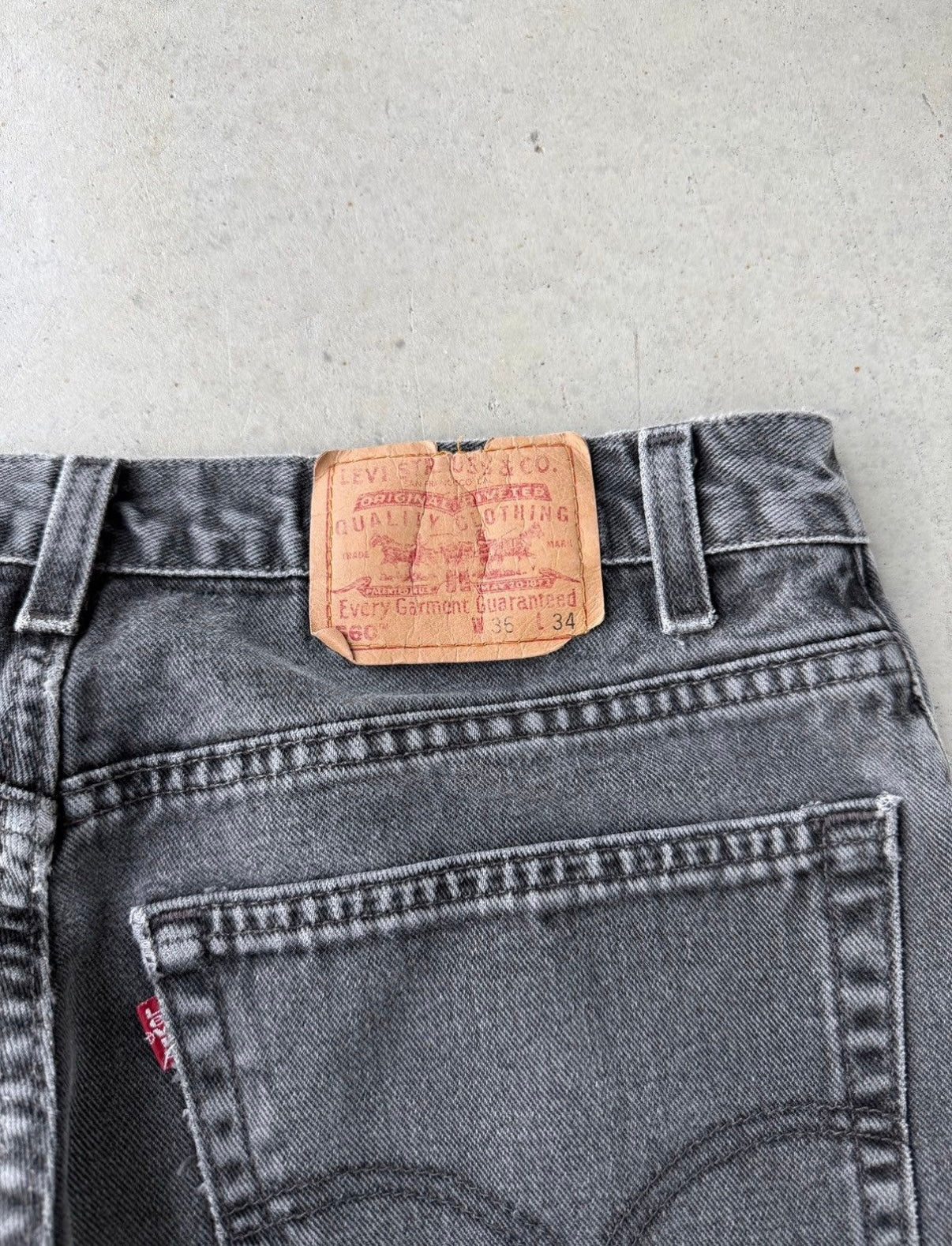 90s Levi’s 560 Faded Black Denim Jeans [35x32]