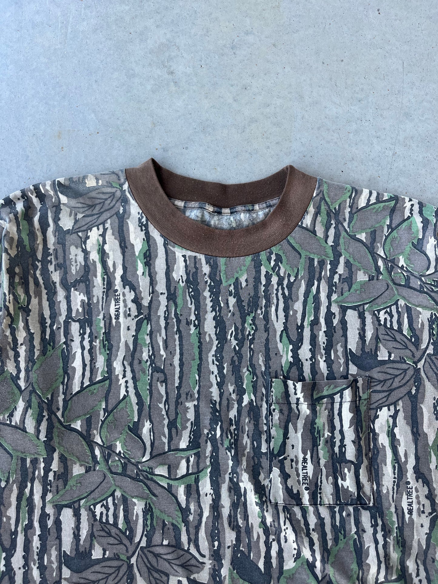 90s Realtree Camo Pocket T-Shirt [L]