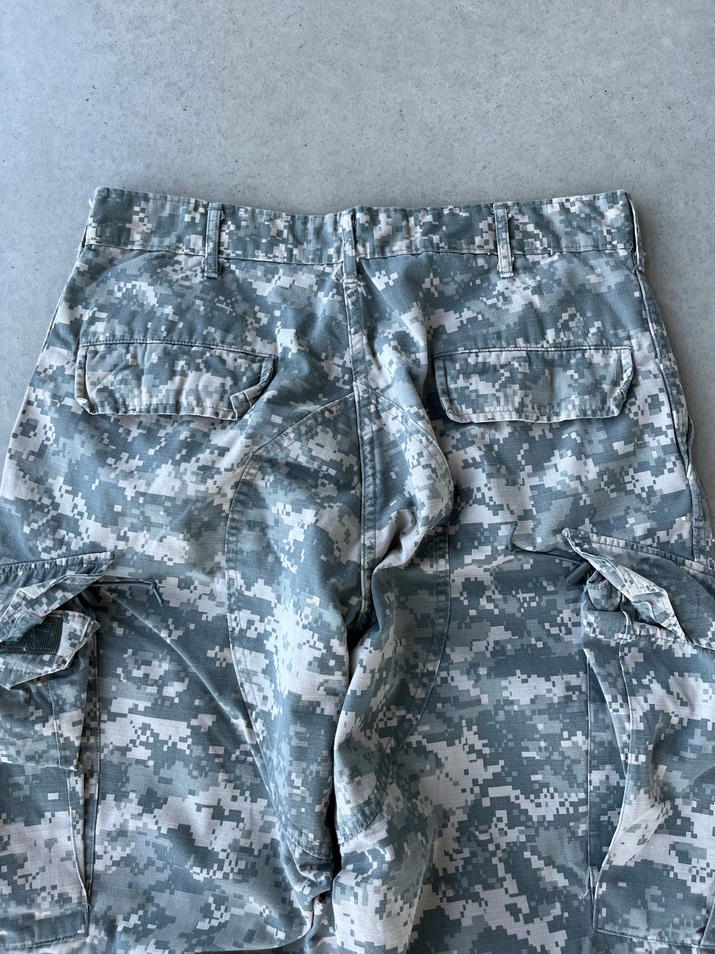 00’s Digital Camo Military Pants [34x33]